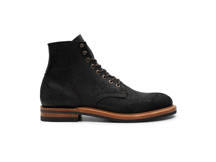 rotating 360° view of black oiled rough out leather boot on white background