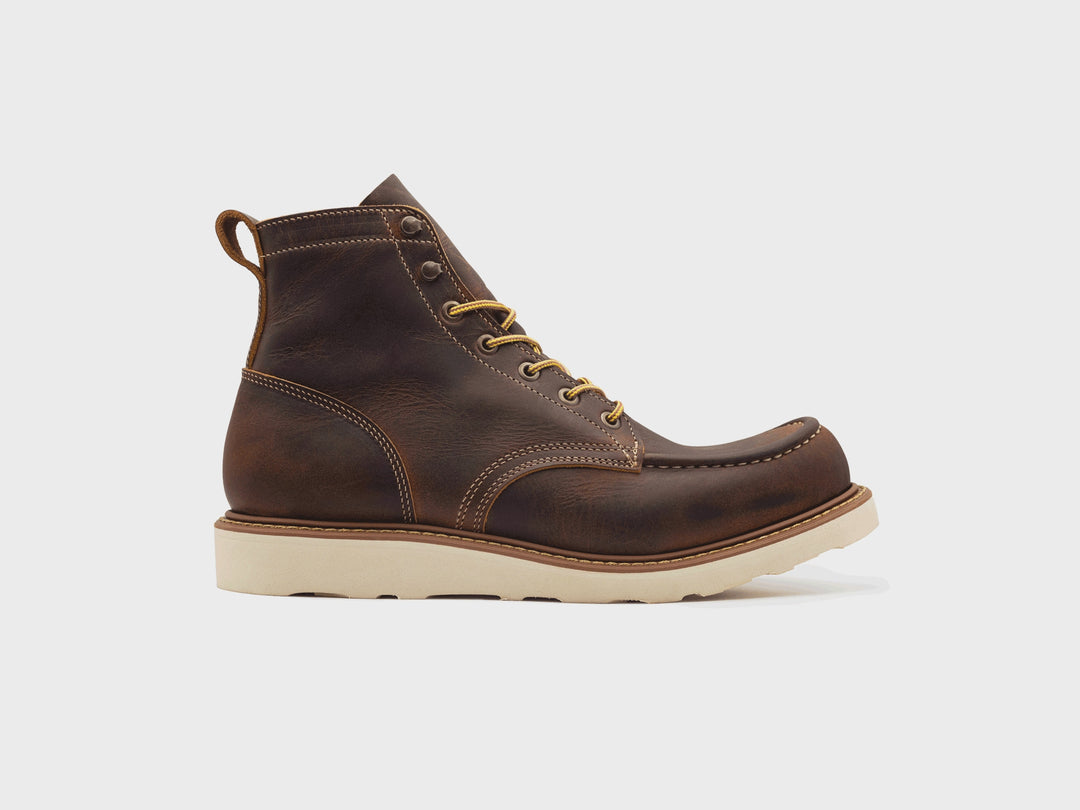 360° rotating view of the Tobacco Snakebite Moc Toe boot