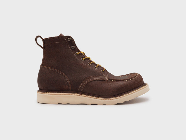 360° rotating view of the Brown Oiled Rough Out Moc Toe boot