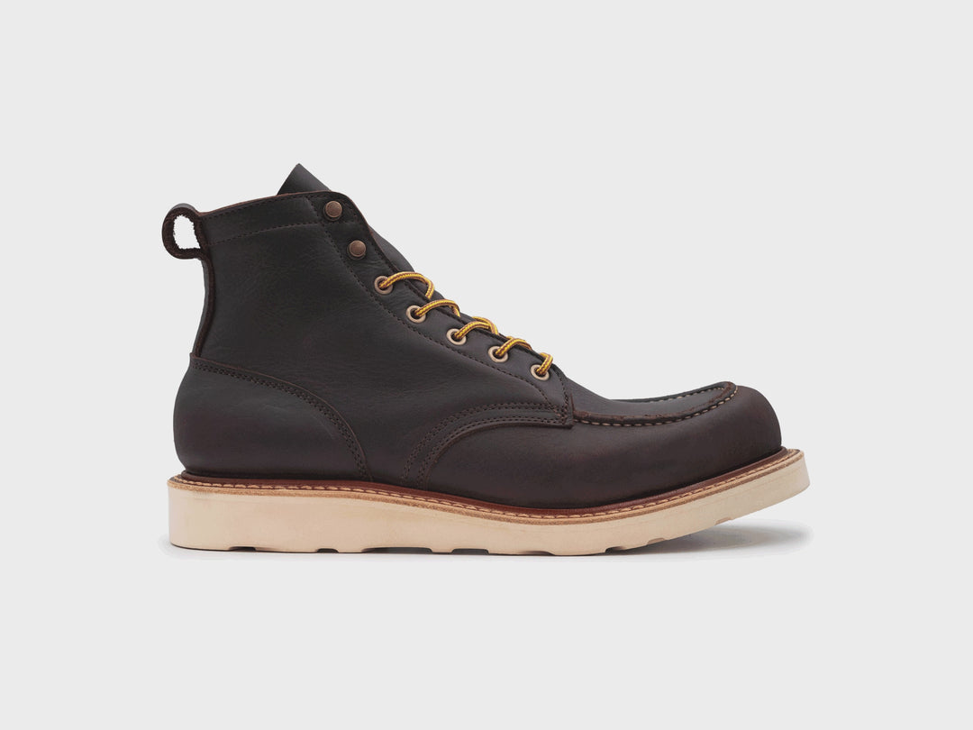 360° rotating view of the Eastern Brown Snakebite Moc Toe boot
